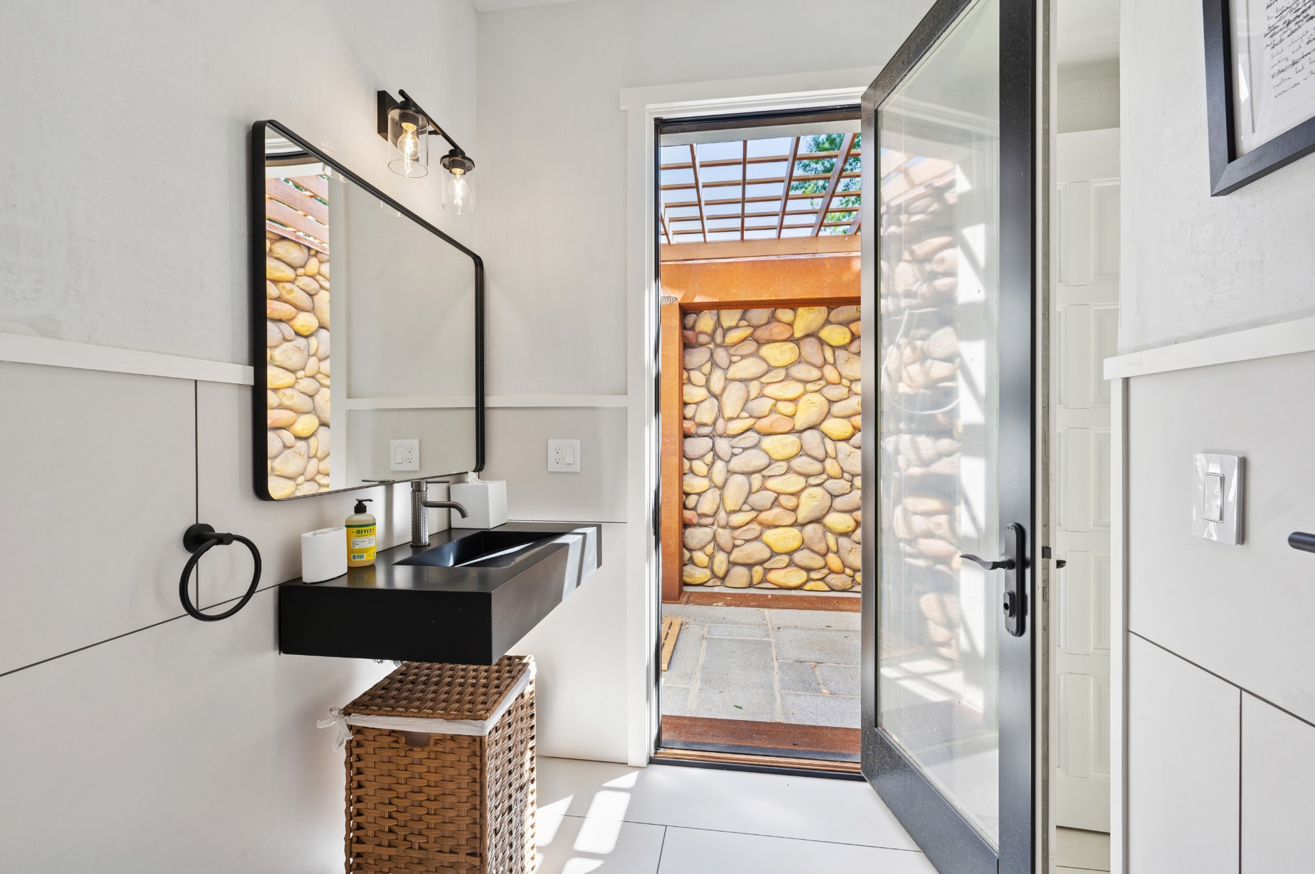 #12 photo, 113 S EDGEMERE ST, Саффолк ‖ Montauk , NY 11954