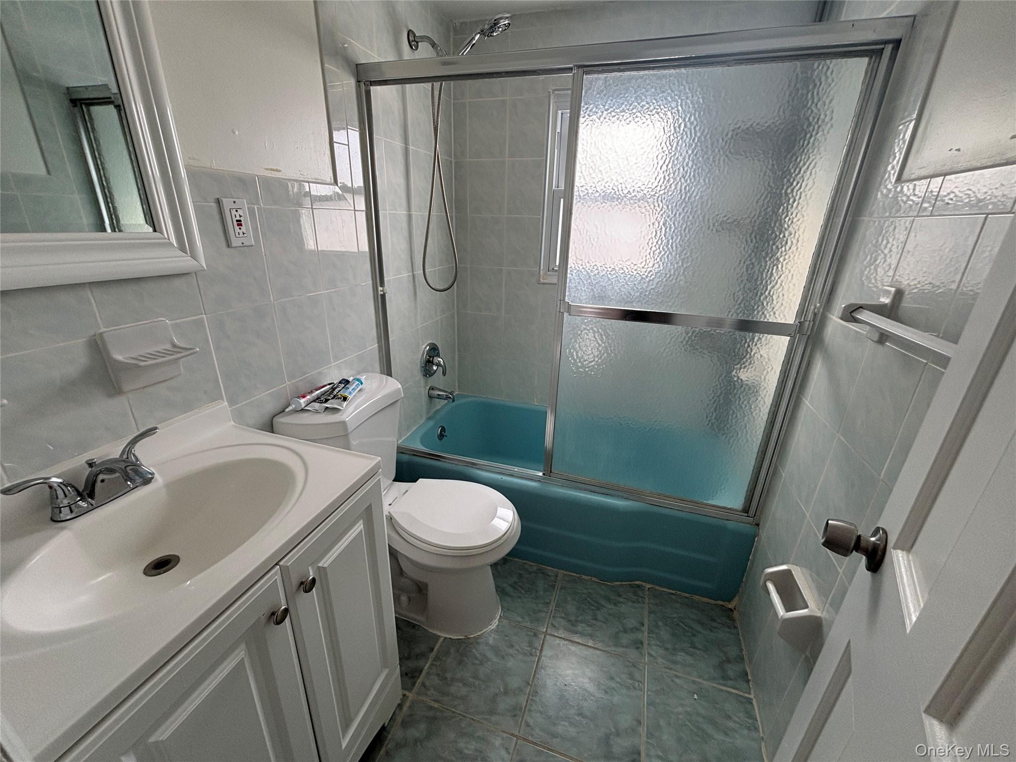 #6 photo, 528 Cameron Street, מחוז נסאו Elmont , NY 11003