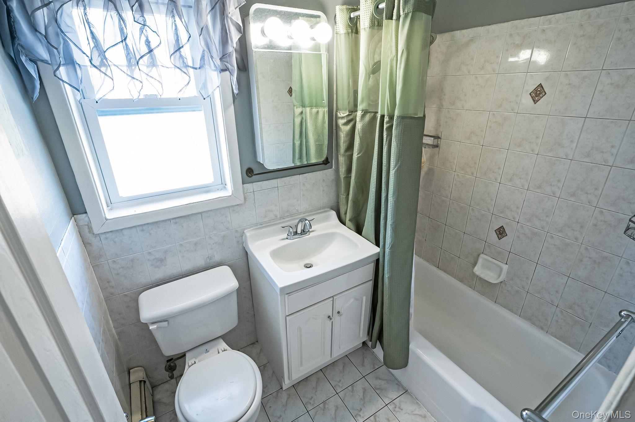 #16 photo, 41 Arch Lane, Islip , NY 11751