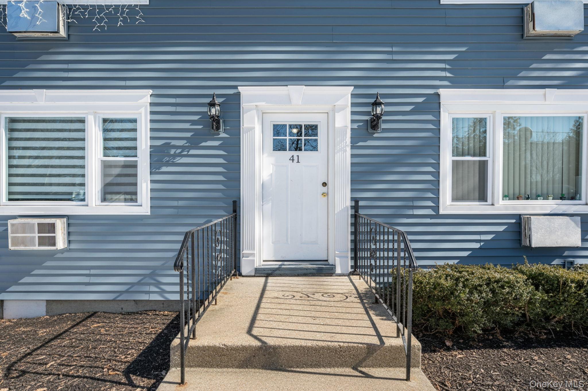 #3 photo, 41 Arch Lane, Islip , NY 11751