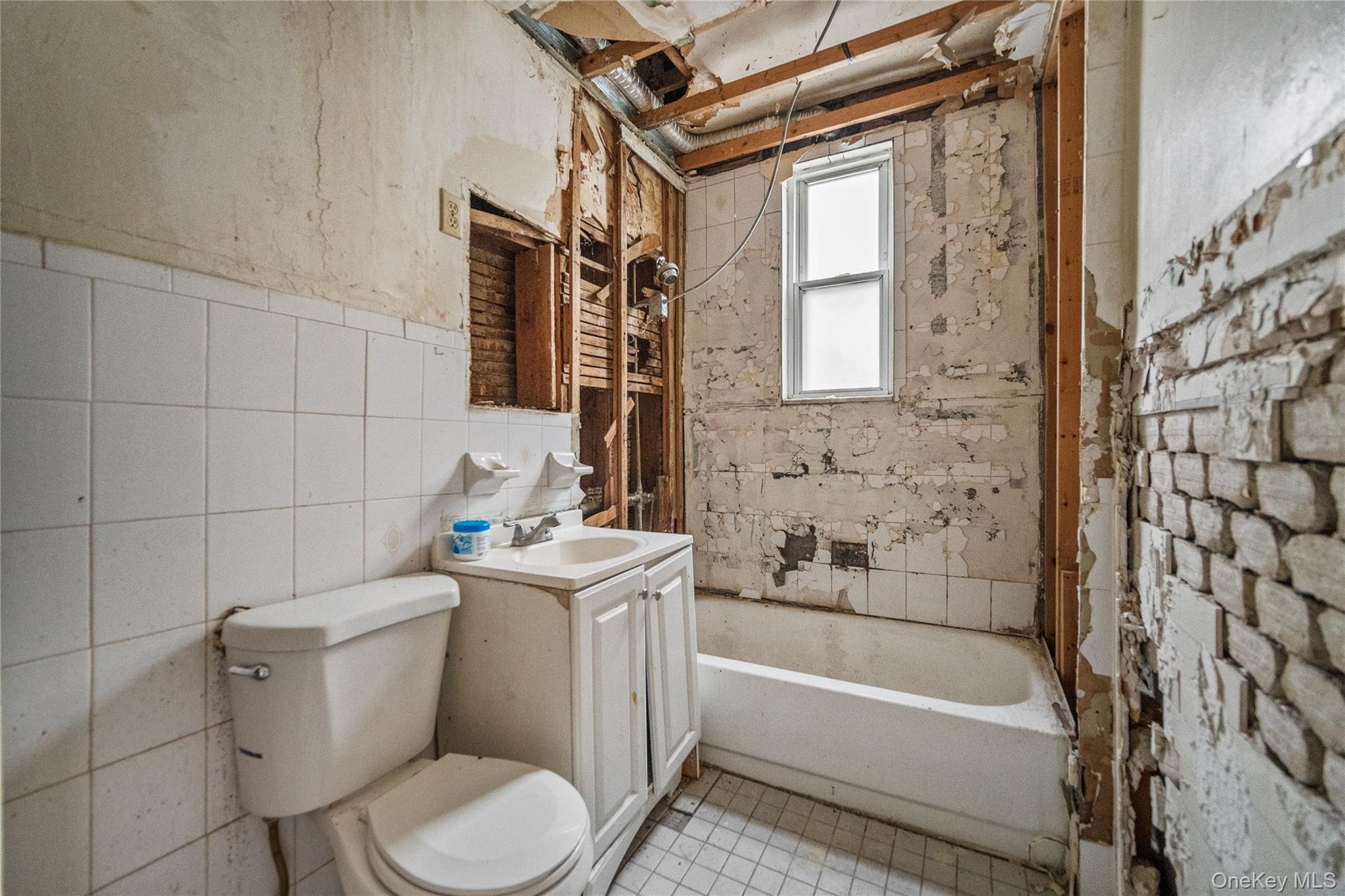 #13 photo, 3348 Fenton Avenue, Bronx , NY 10469