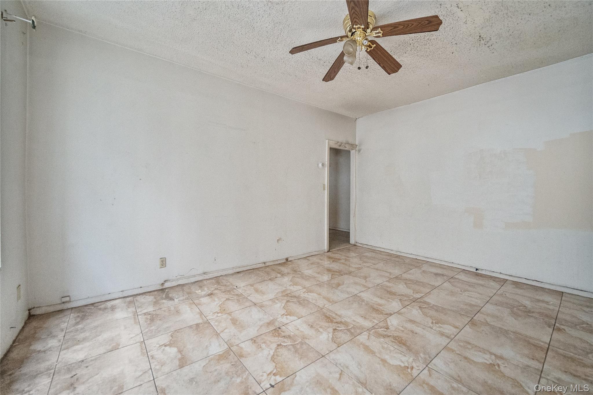 #4 photo, 3348 Fenton Avenue, Bronx , NY 10469