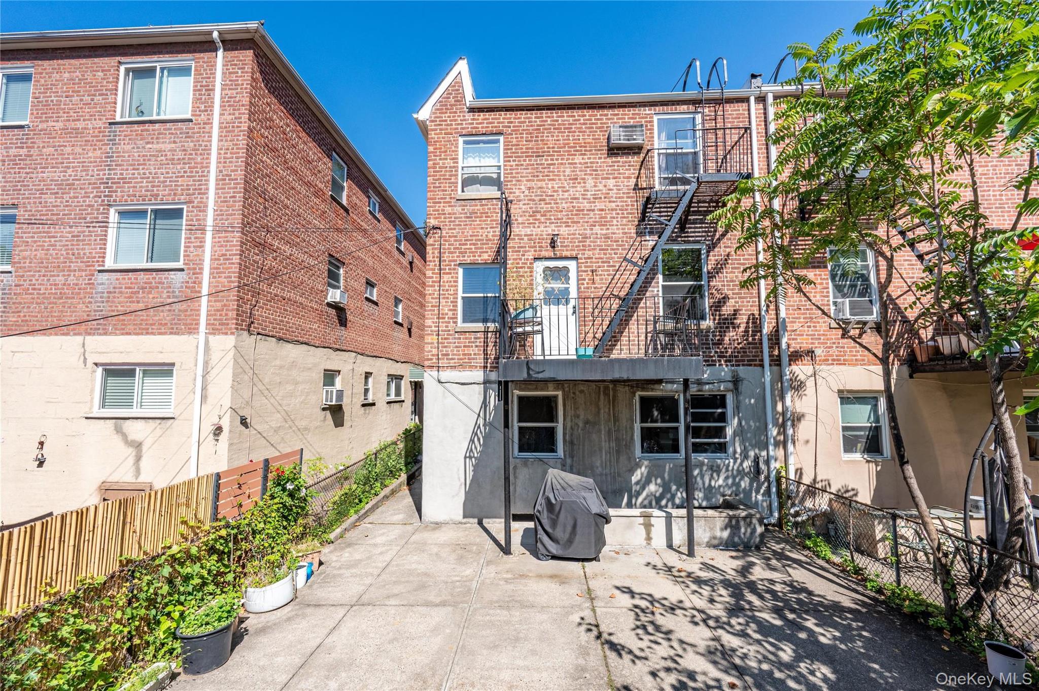 #15 photo, 1318 Mace Avenue, Bronx , NY 10469