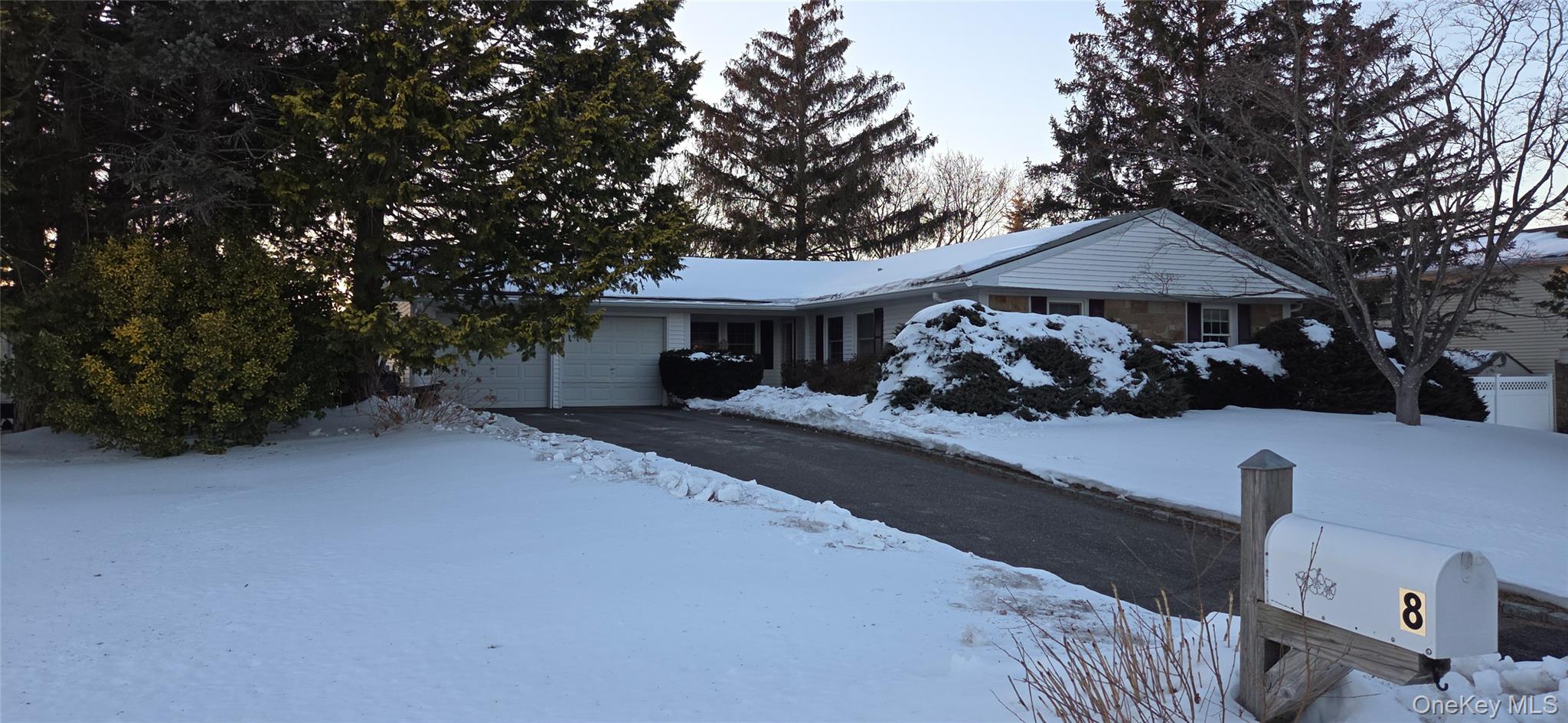 #1 photo, 8 Royalston Lane, South Setauket , NY 11720