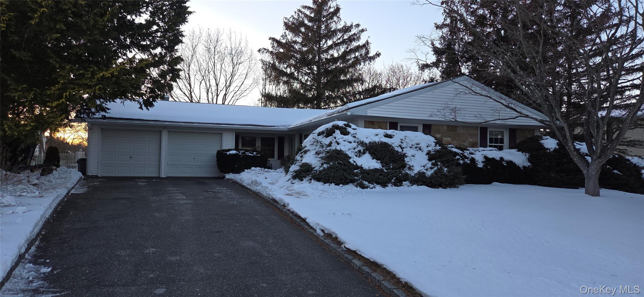 #2 photo, 8 Royalston Lane, South Setauket , NY 11720