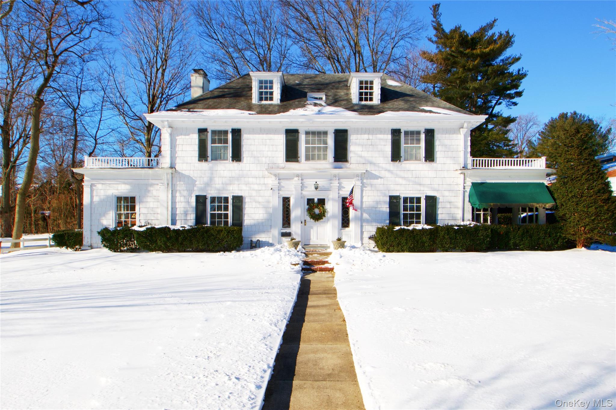 #1 photo, 6 Emmet Place, Garden City , NY 11530