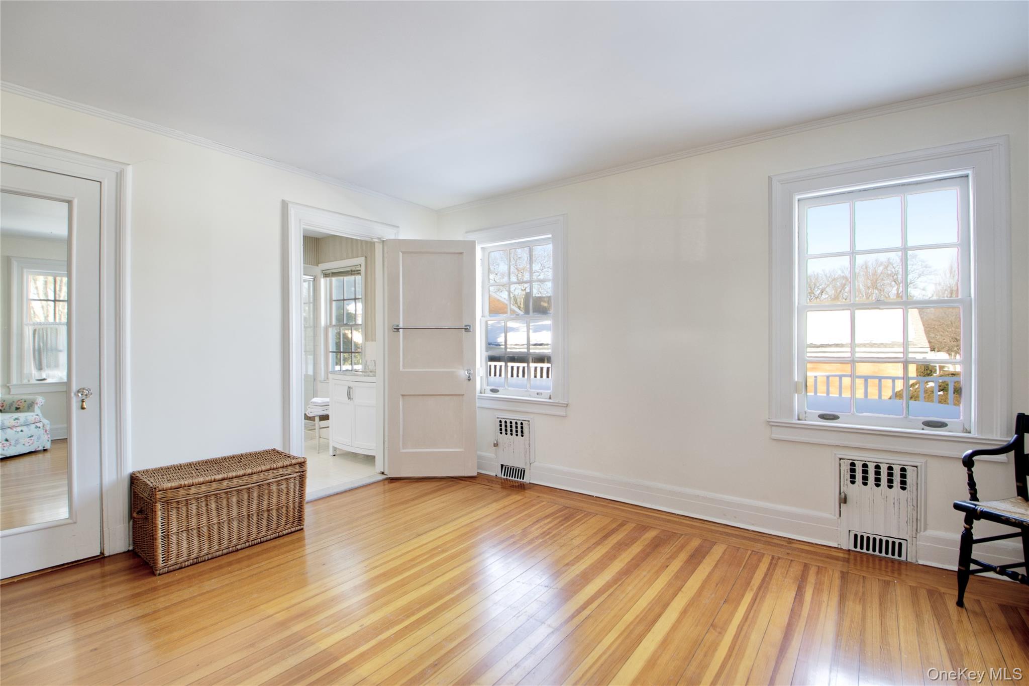 #15 photo, 6 Emmet Place, Garden City , NY 11530