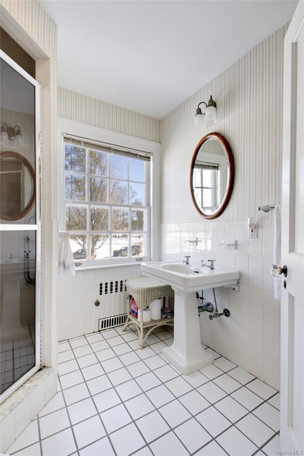 #19 photo, 6 Emmet Place, Garden City , NY 11530