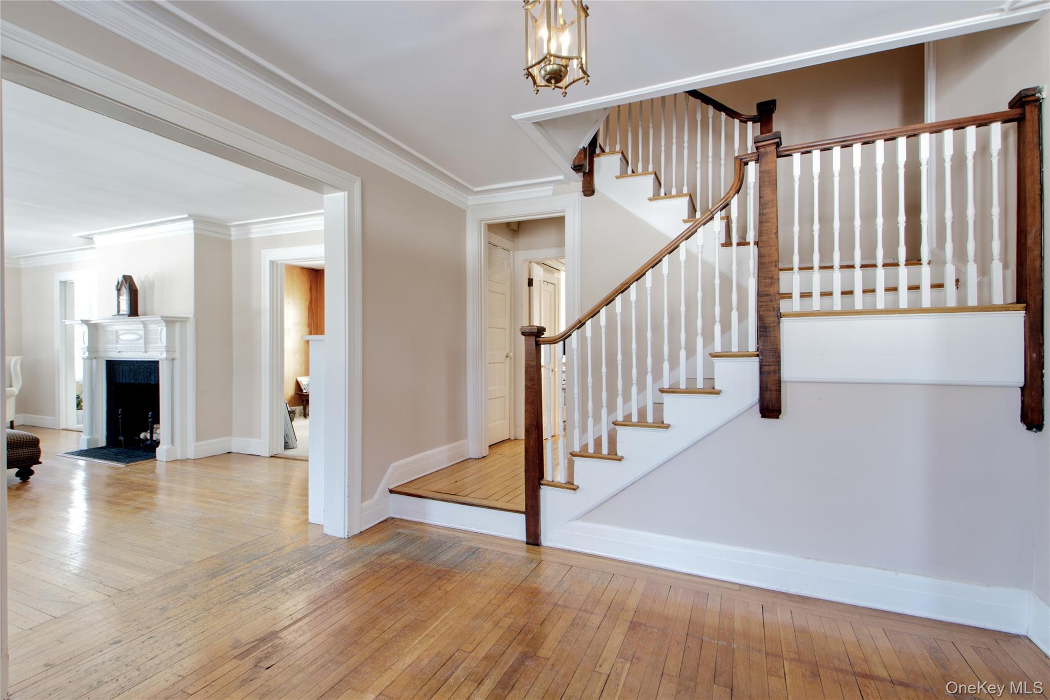 #4 photo, 6 Emmet Place, Garden City , NY 11530