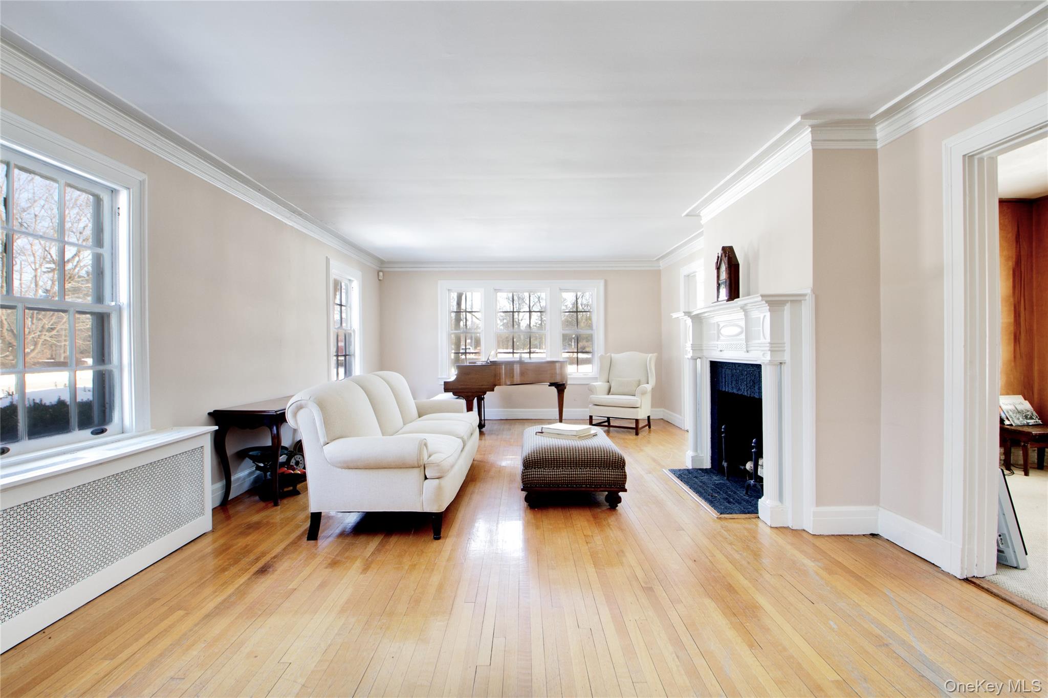 #5 photo, 6 Emmet Place, Garden City , NY 11530