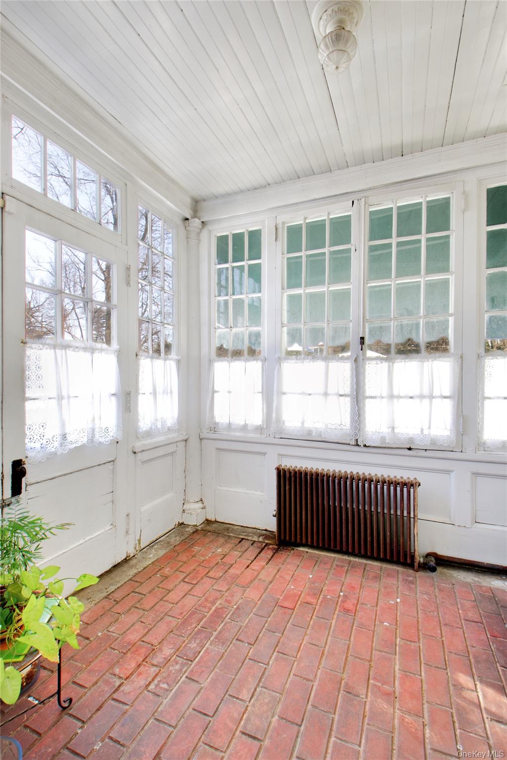 #7 photo, 6 Emmet Place, Garden City , NY 11530