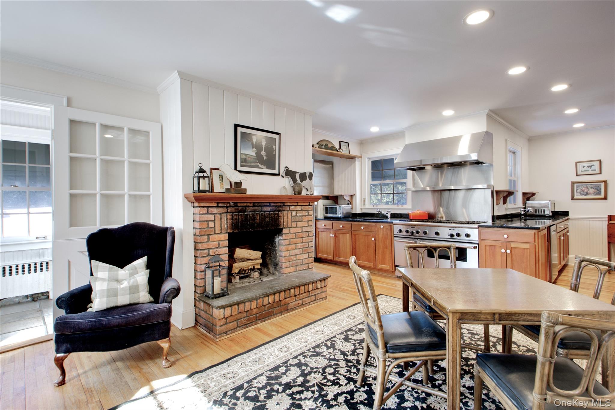 #9 photo, 6 Emmet Place, Garden City , NY 11530