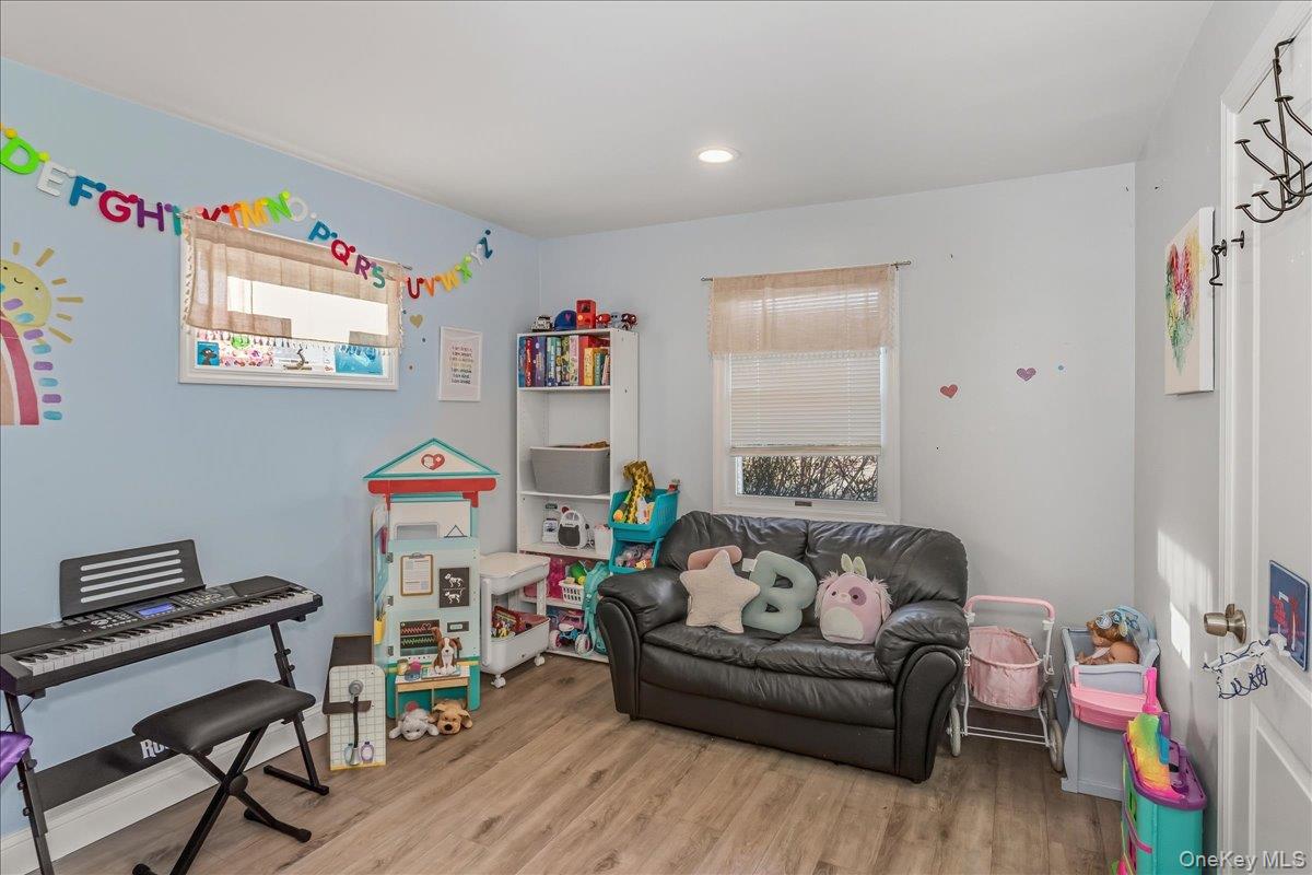 #14 photo, 815 S 4th Street, Lindenhurst , NY 11757