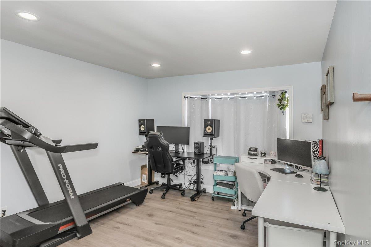 #15 photo, 815 S 4th Street, Lindenhurst , NY 11757