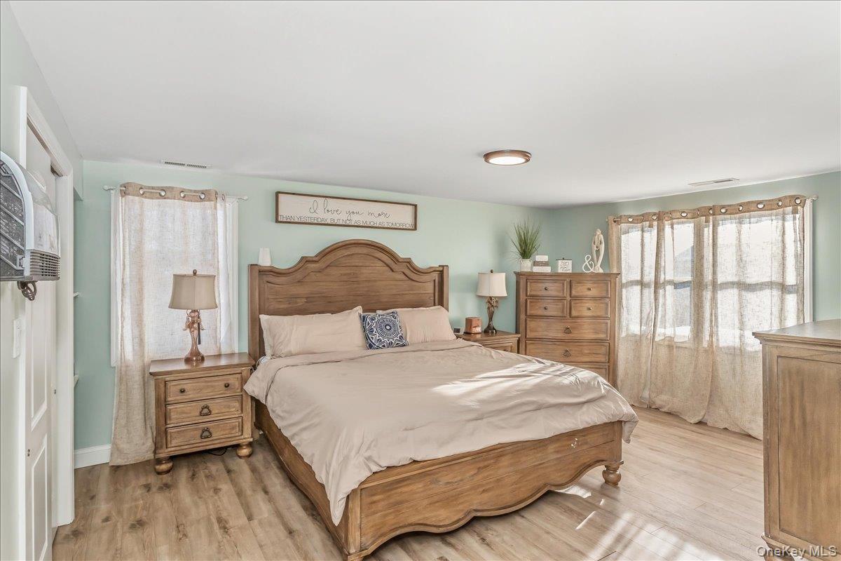 #18 photo, 815 S 4th Street, Lindenhurst , NY 11757