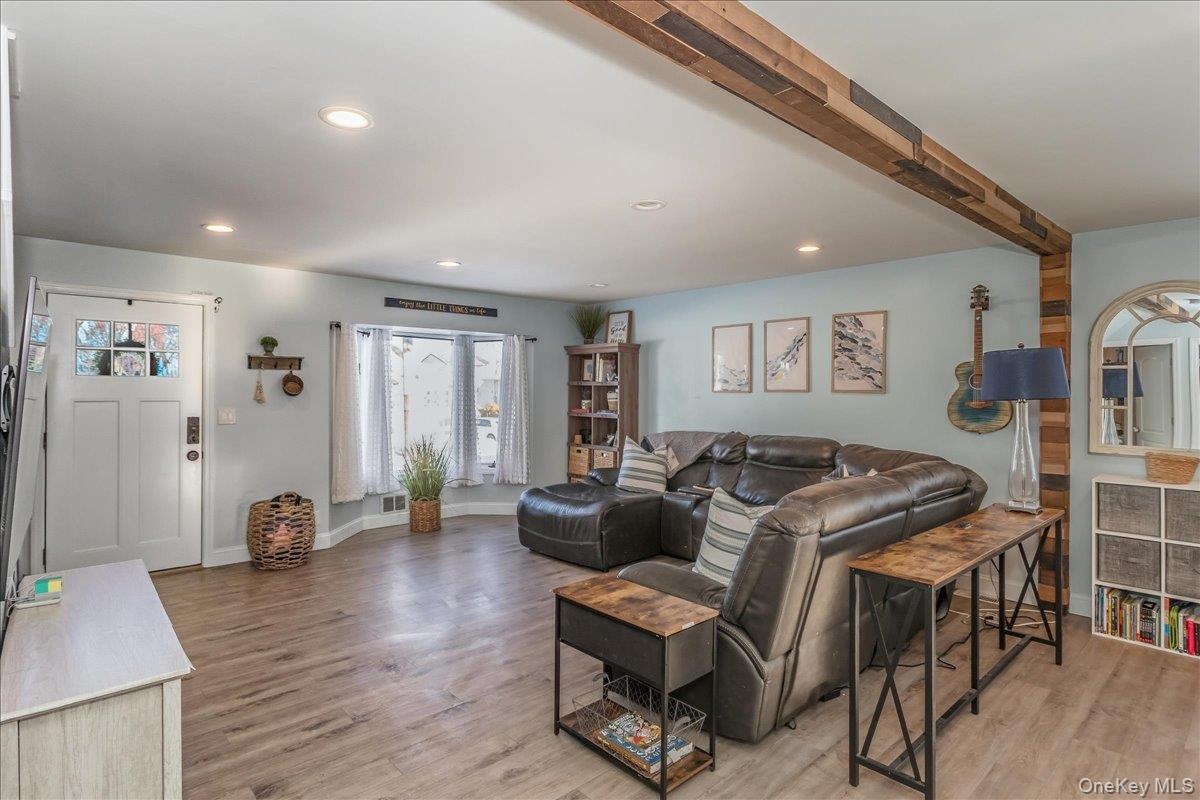 #4 photo, 815 S 4th Street, Lindenhurst , NY 11757