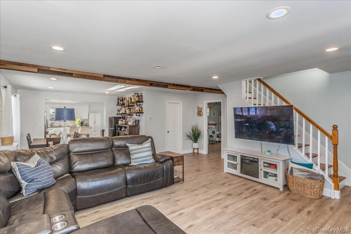 #6 photo, 815 S 4th Street, Lindenhurst , NY 11757