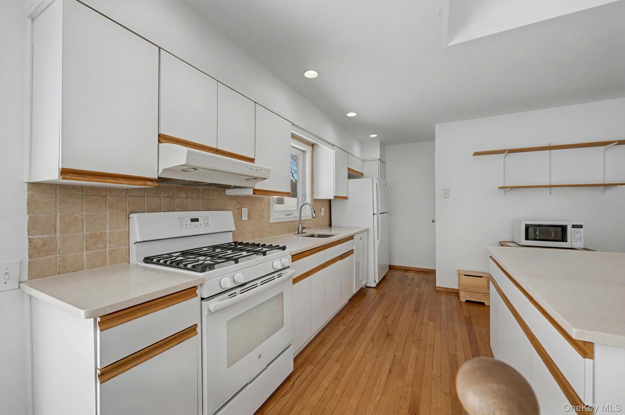 #11 photo, 22 7th Avenue, Kings Park , NY 11754