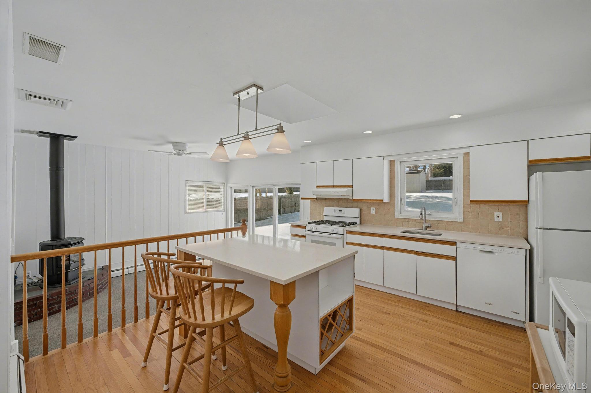 #12 photo, 22 7th Avenue, Kings Park , NY 11754