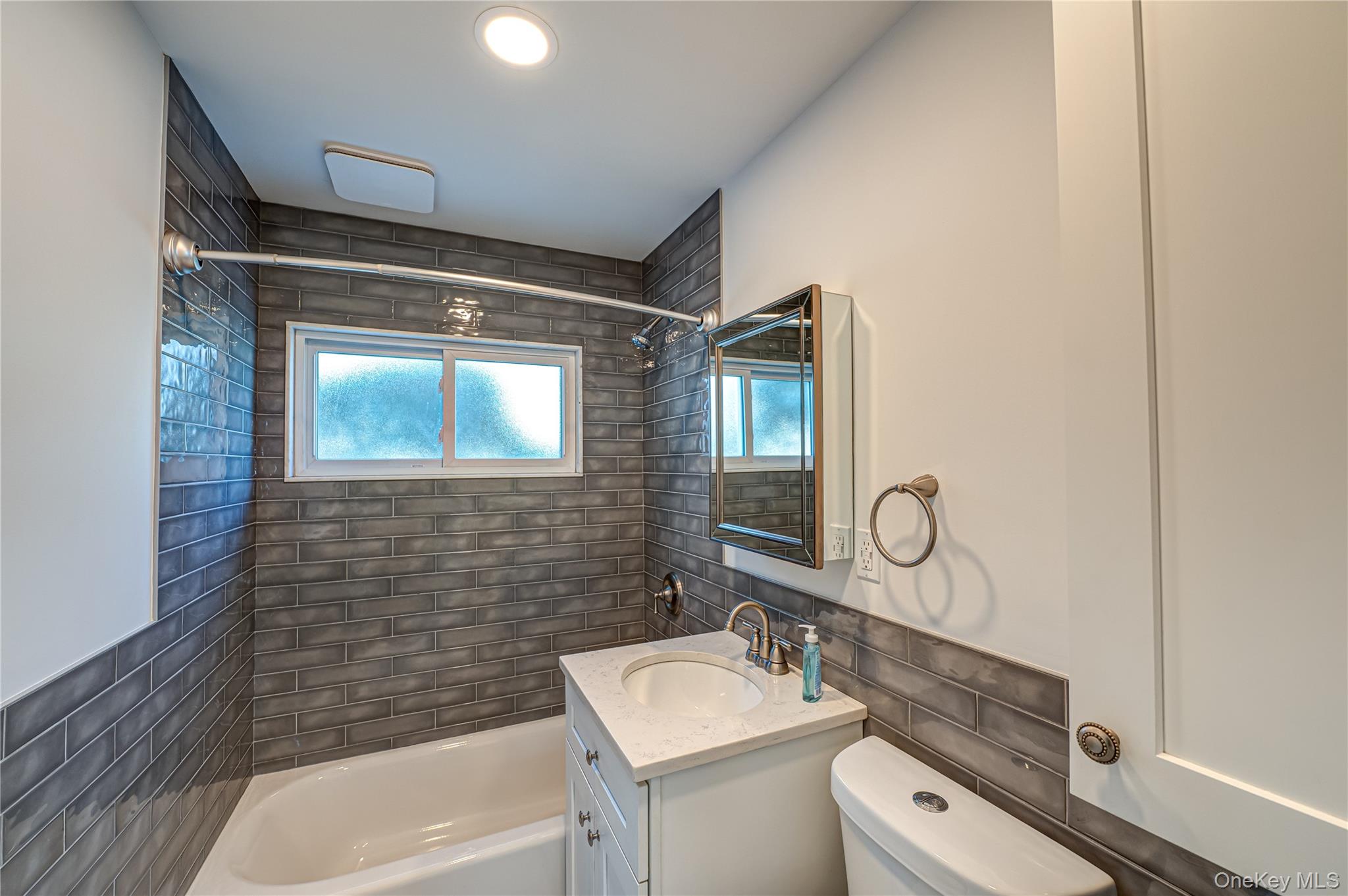 #16 photo, 16 Sleepy Lane, Нассау ‖ Hicksville , NY 11801