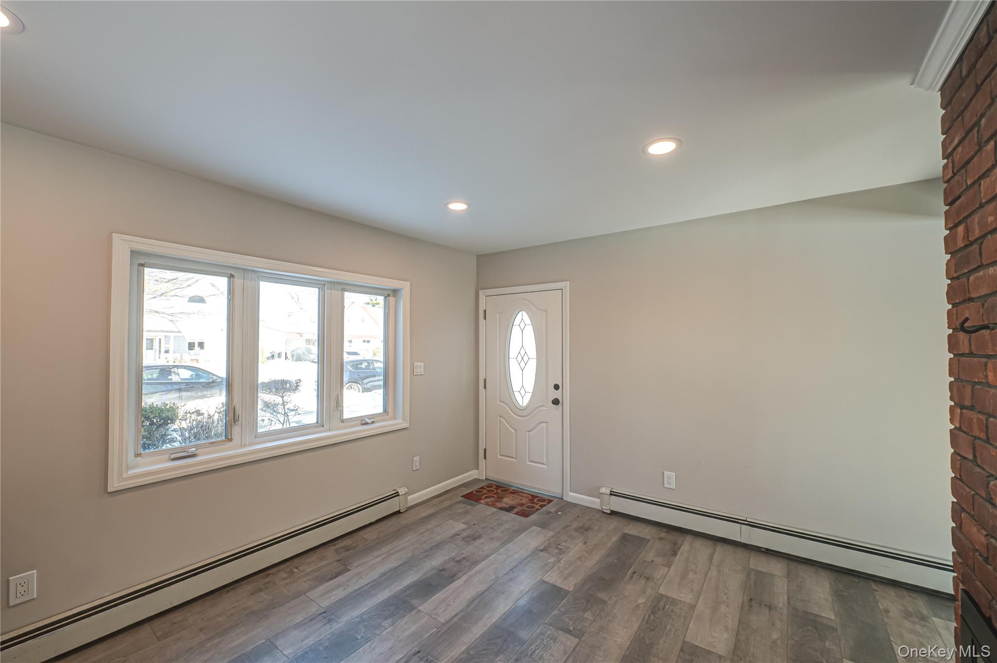 #2 photo, 16 Sleepy Lane, Нассау ‖ Hicksville , NY 11801