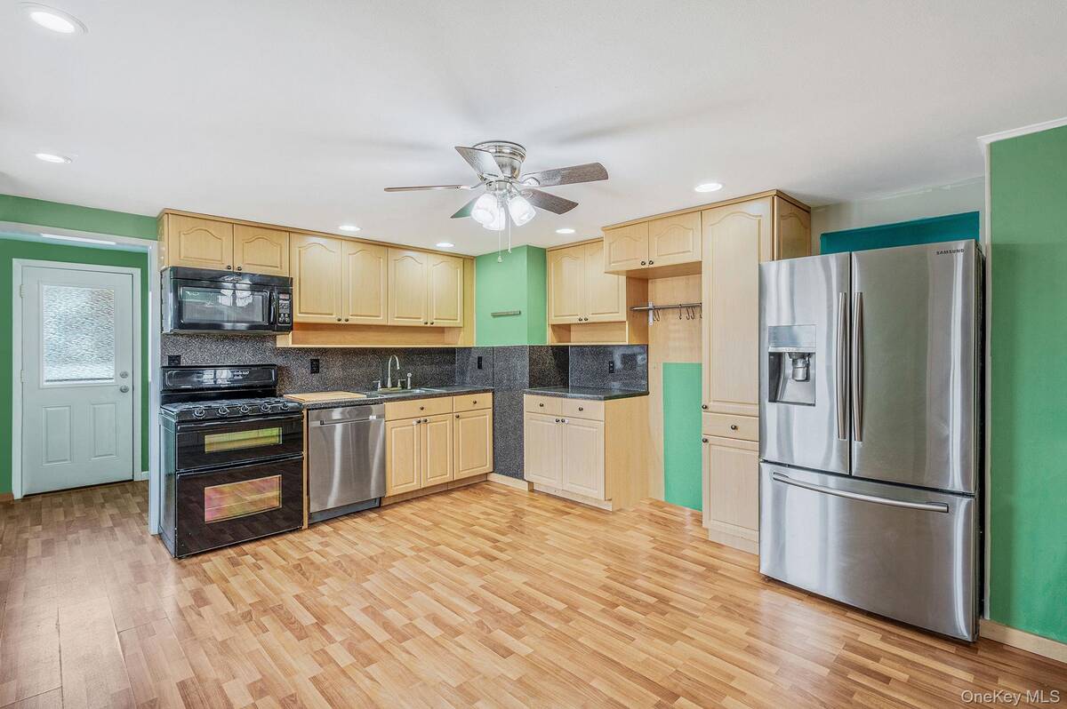 #10 photo, 6 Rugby Drive, सफ़ोक काउंटी Shirley , NY 11967