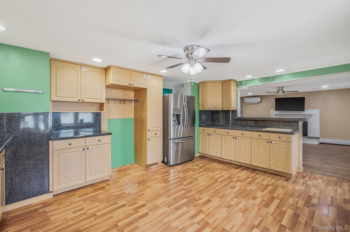 #11 photo, 6 Rugby Drive, सफ़ोक काउंटी Shirley , NY 11967