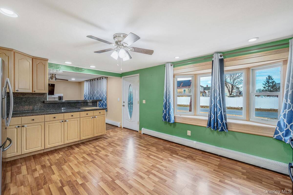 #12 photo, 6 Rugby Drive, सफ़ोक काउंटी Shirley , NY 11967