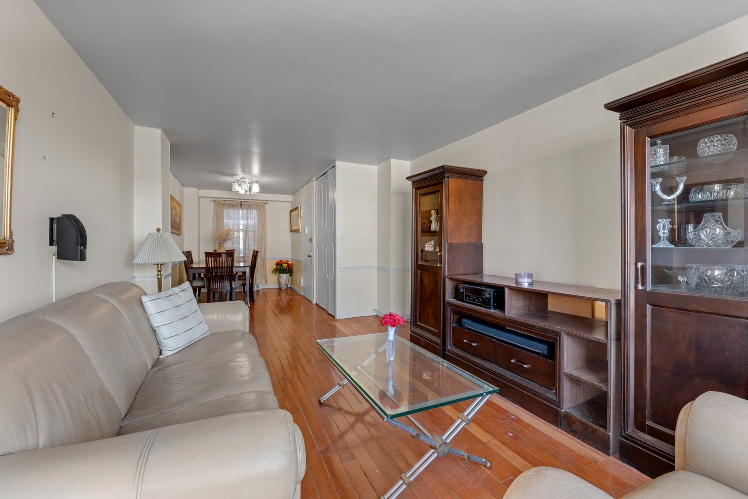 #4 photo, 61-15 97TH Street, קווינס Rego Park , NY 11374