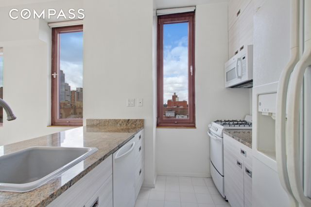 #9 photo, 393 W 49th Street, 曼哈顿 中城西区 Hell's Kitchen , NY 10019