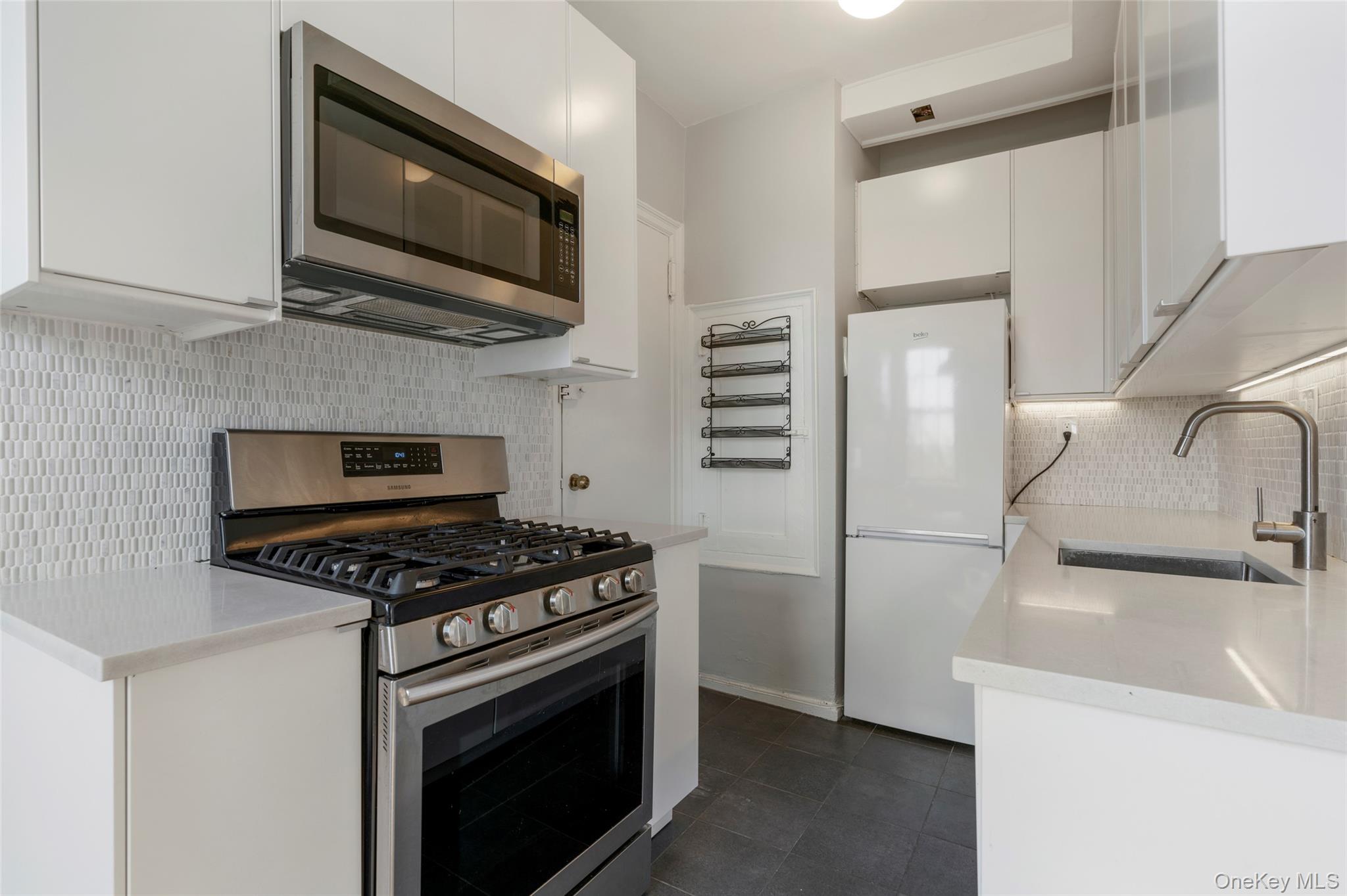 #11 photo, 14 N Chatsworth Avenue, Larchmont , NY 10538