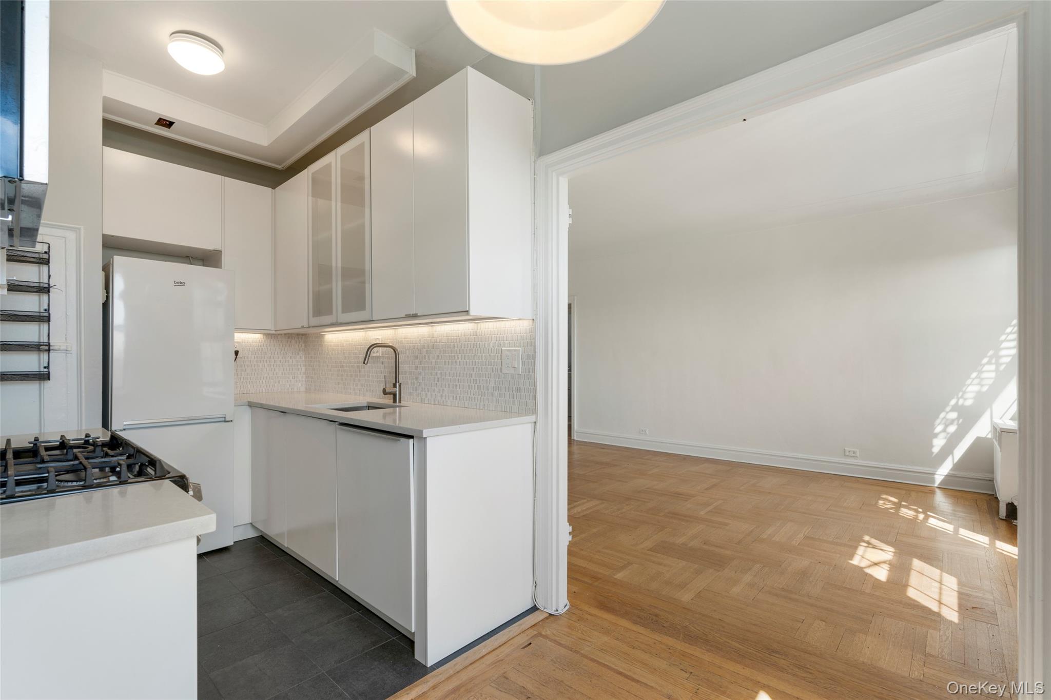 #12 photo, 14 N Chatsworth Avenue, Larchmont , NY 10538