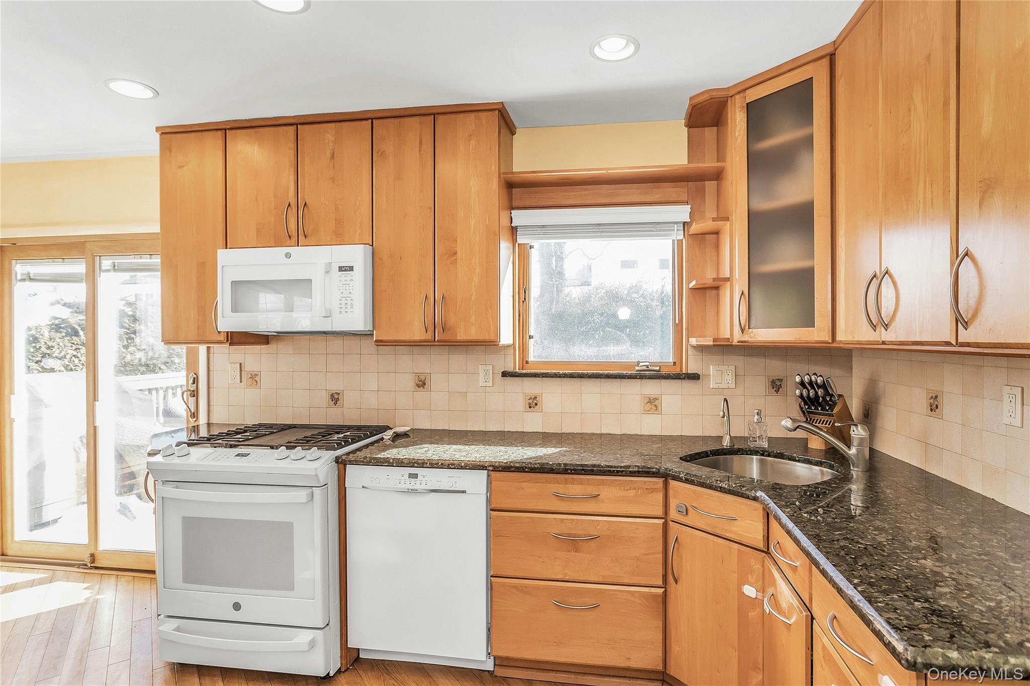 #11 photo, 2066 Holland Way, Merrick , NY 11566