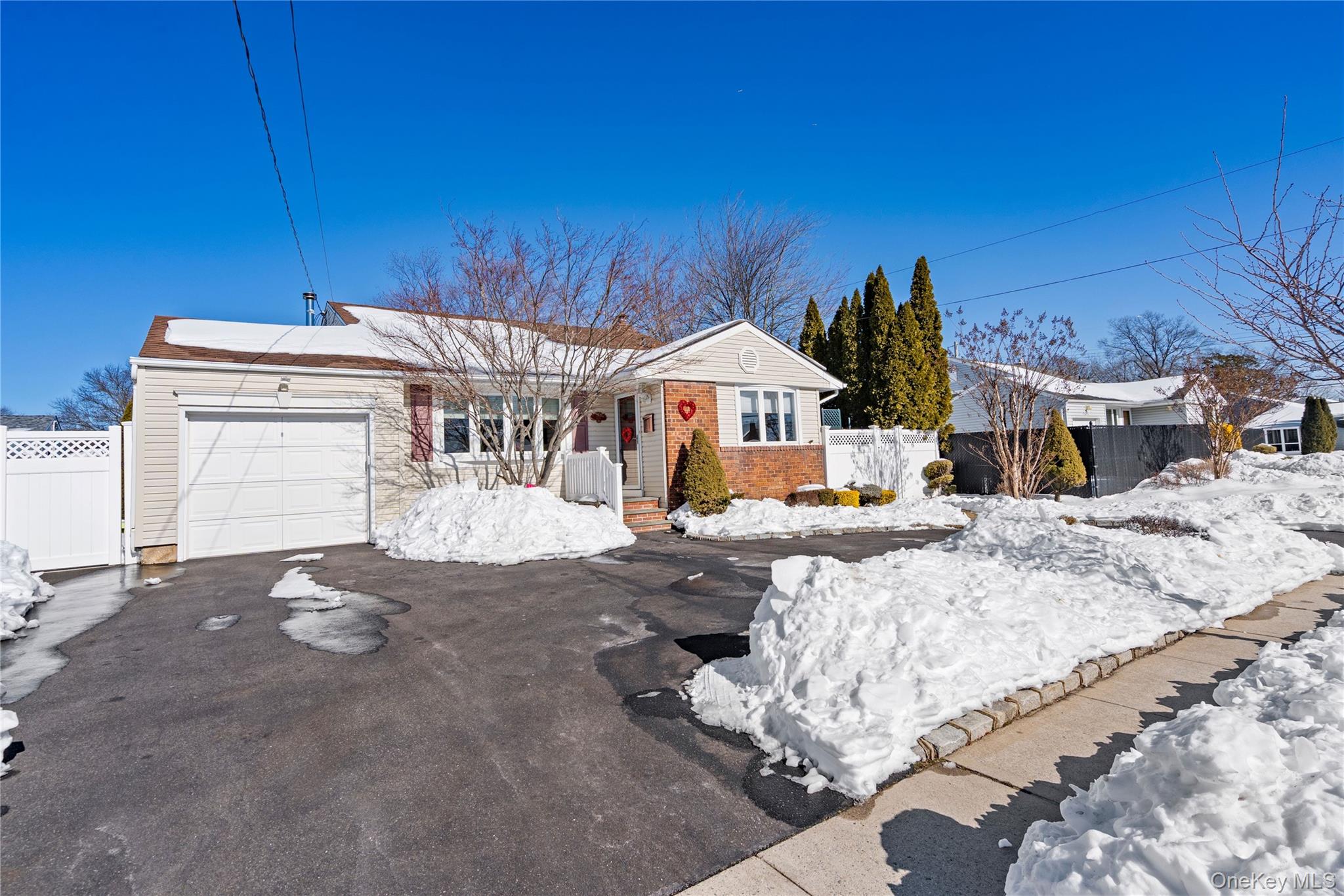 #2 photo, 237 Linden Street, Нассау ‖ Massapequa Park , NY 11762