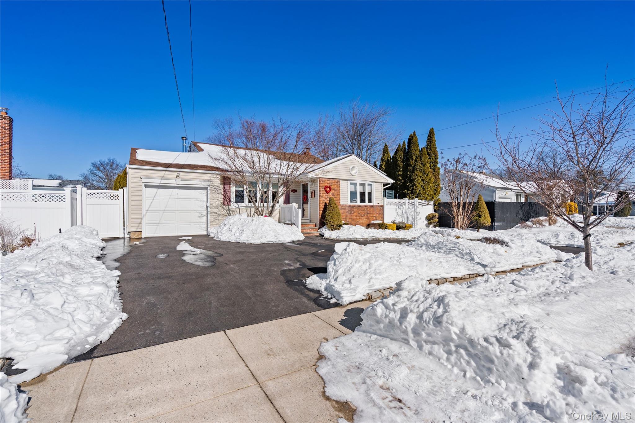 #3 photo, 237 Linden Street, Нассау ‖ Massapequa Park , NY 11762