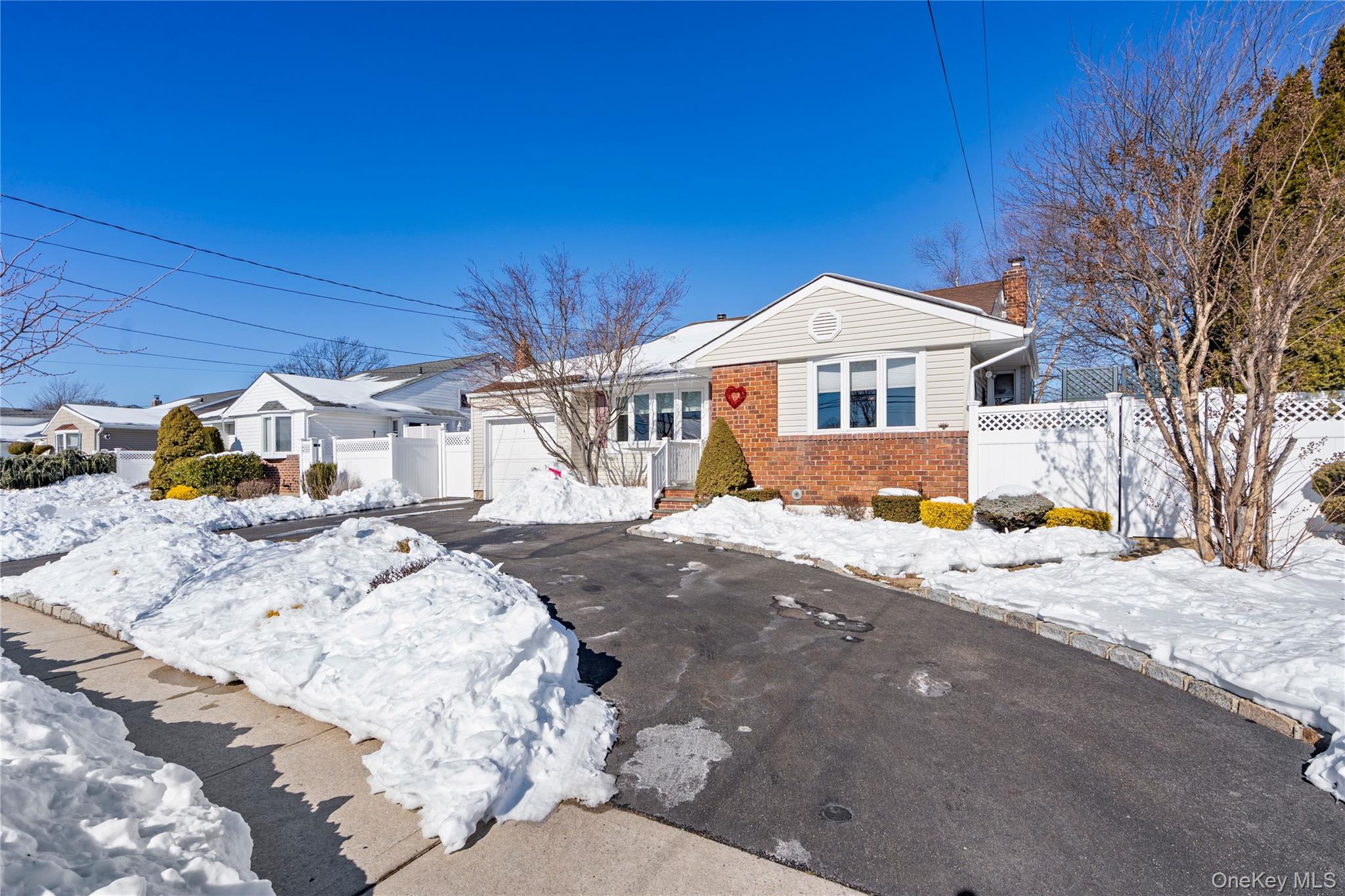 #4 photo, 237 Linden Street, Нассау ‖ Massapequa Park , NY 11762