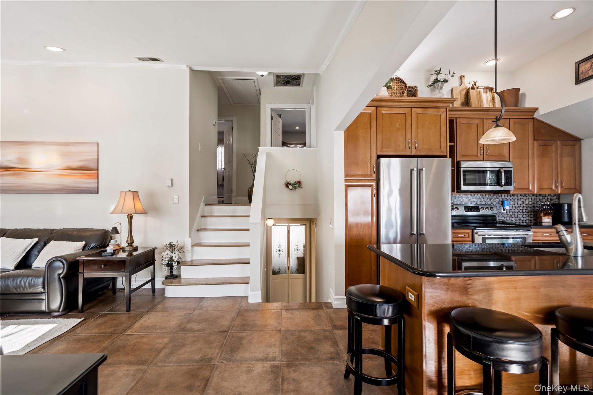 #6 photo, 237 Linden Street, Нассау ‖ Massapequa Park , NY 11762