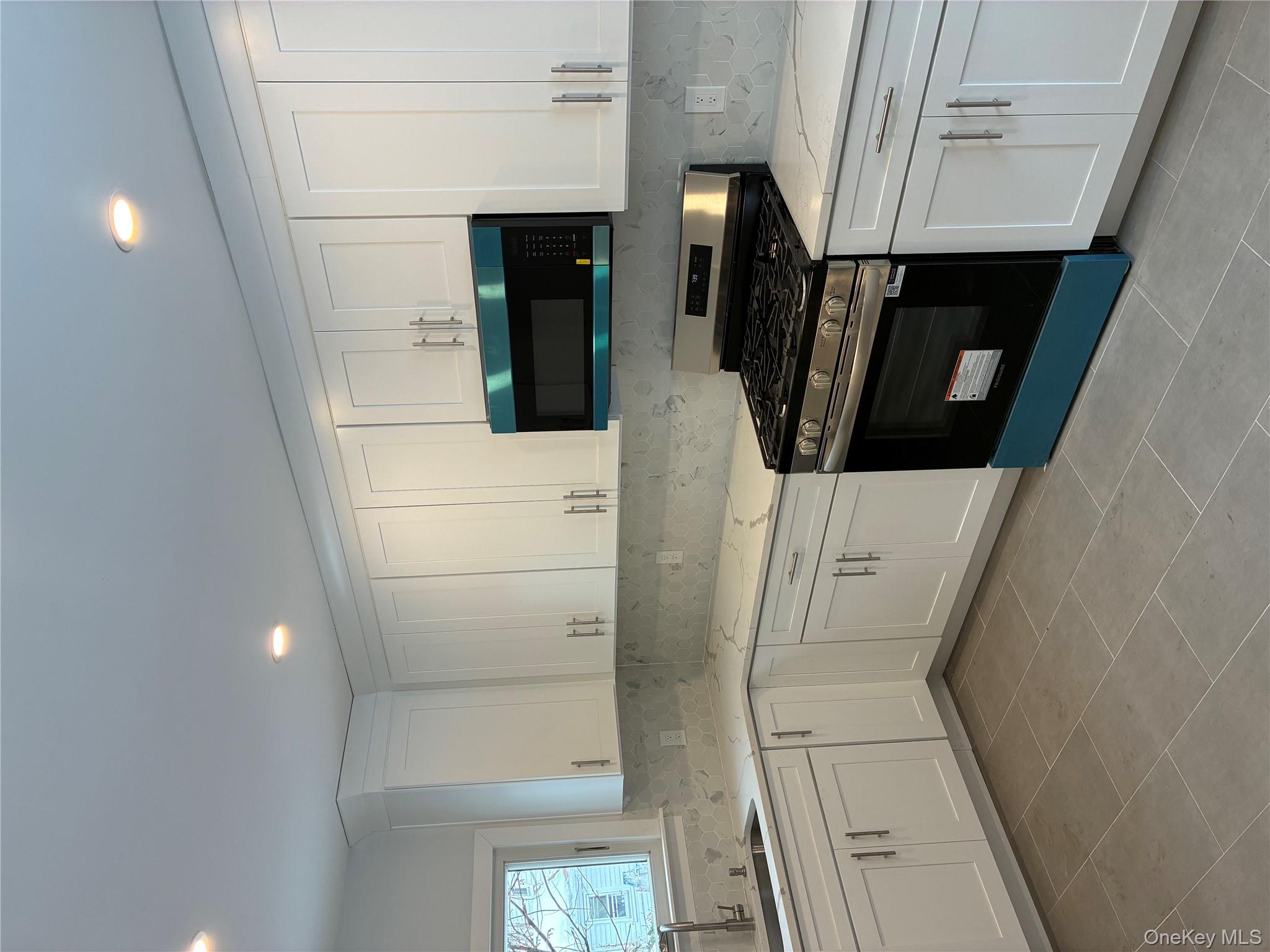 #4 photo, 204 E Shore Road, גרייט נק Great Neck , NY 11023