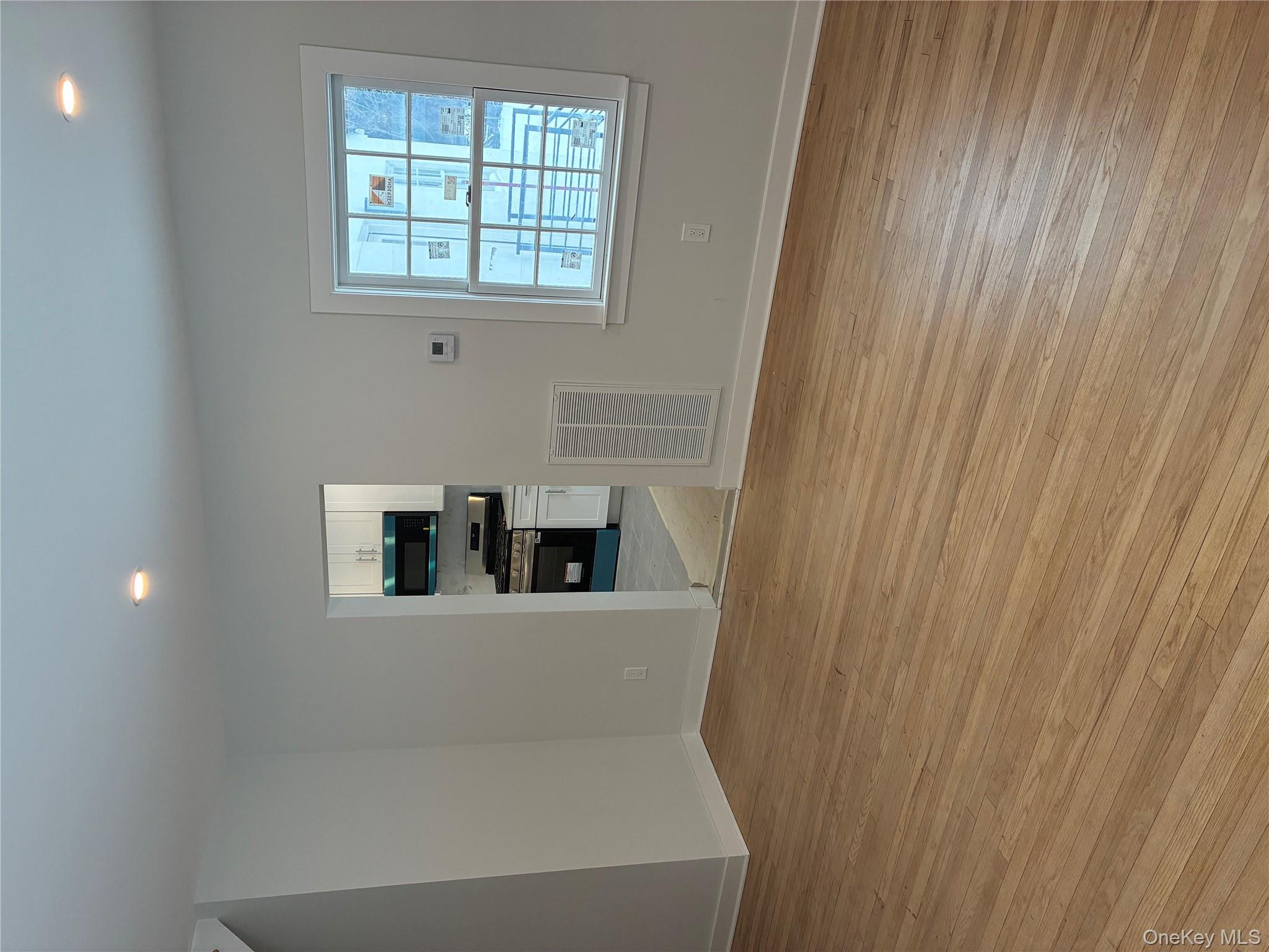 #7 photo, 204 E Shore Road, גרייט נק Great Neck , NY 11023