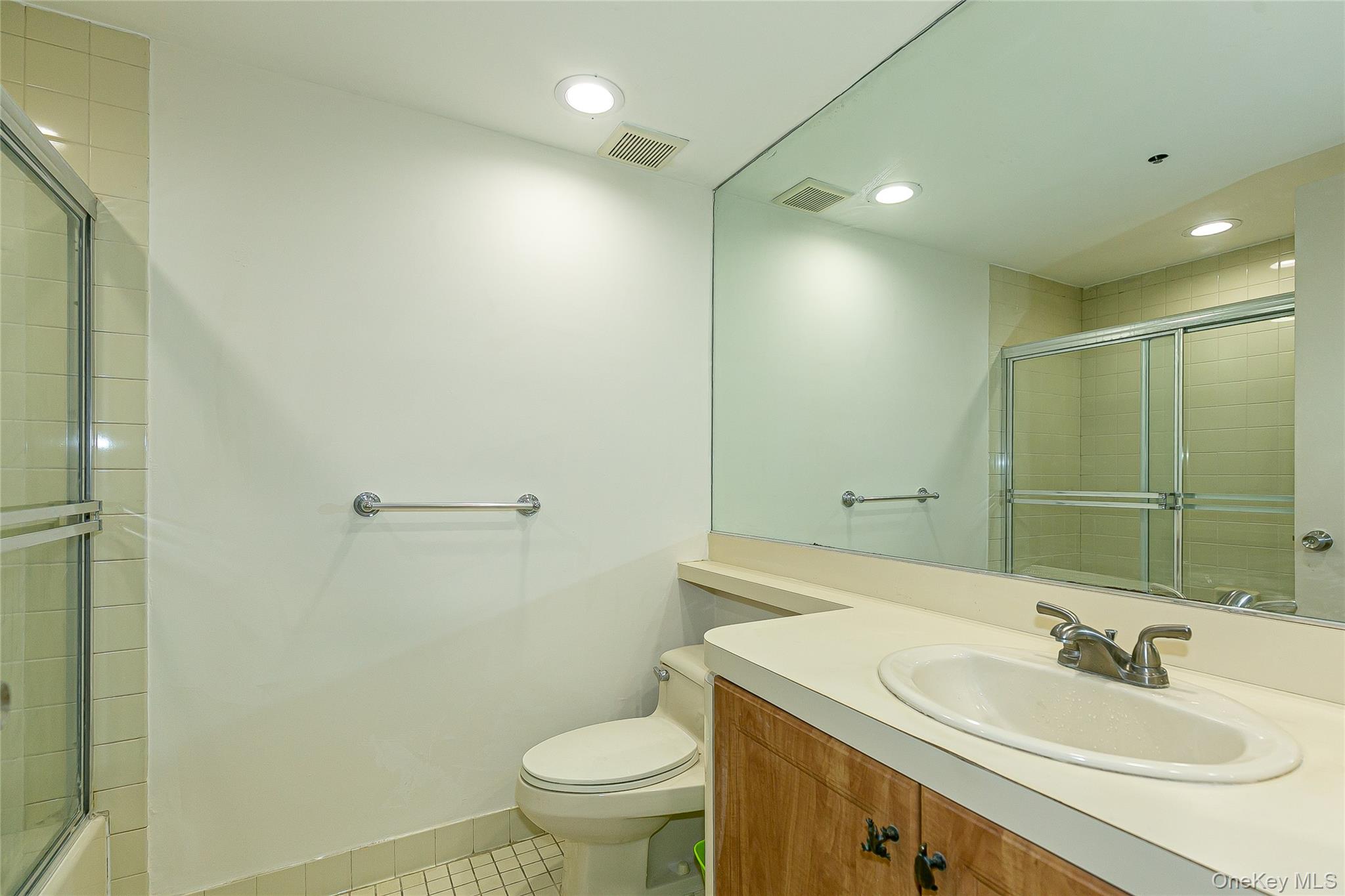 #17 photo, 88 Cuttermill Road, Great Neck , NY 11021