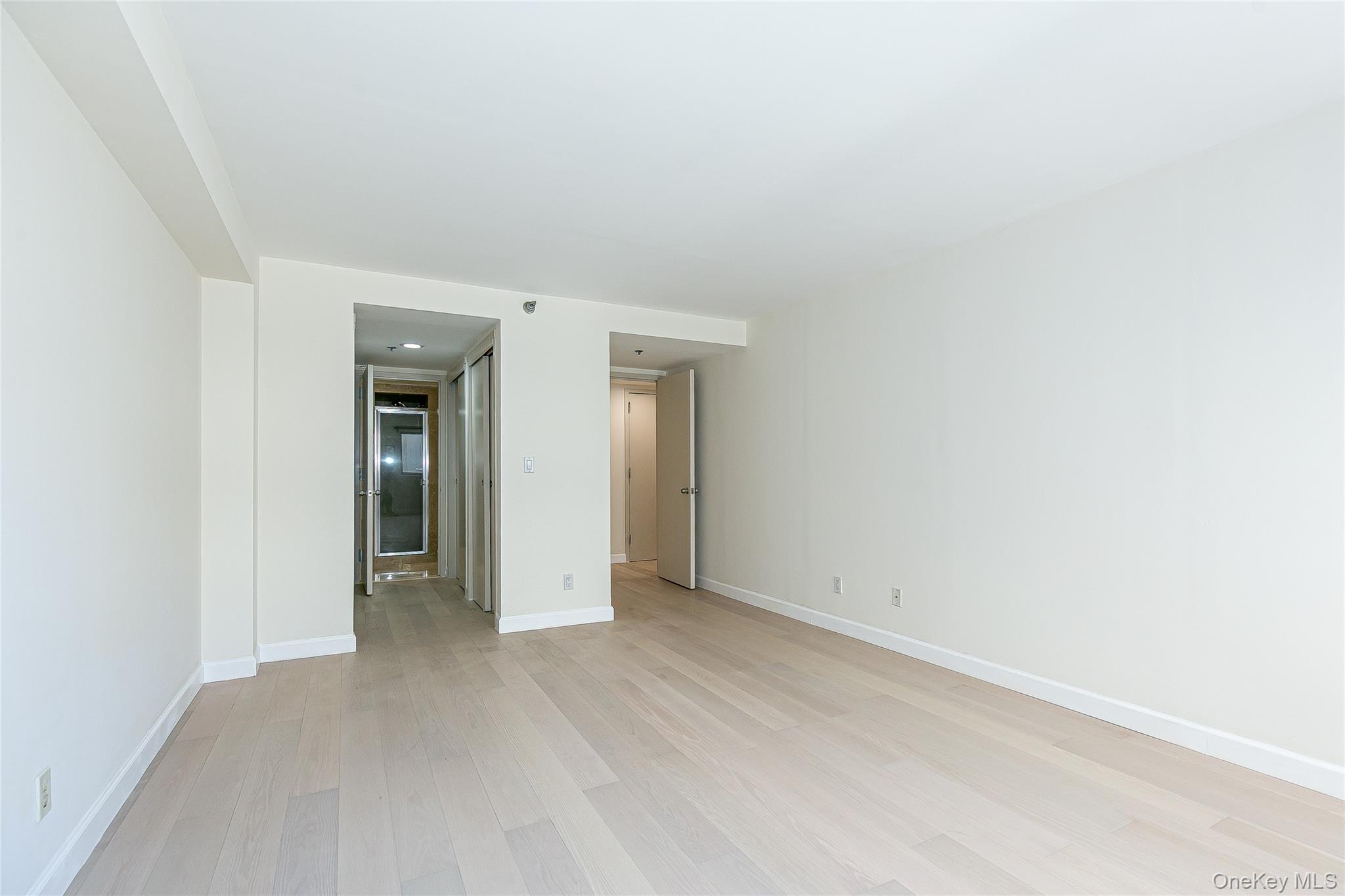 #19 photo, 88 Cuttermill Road, Great Neck , NY 11021