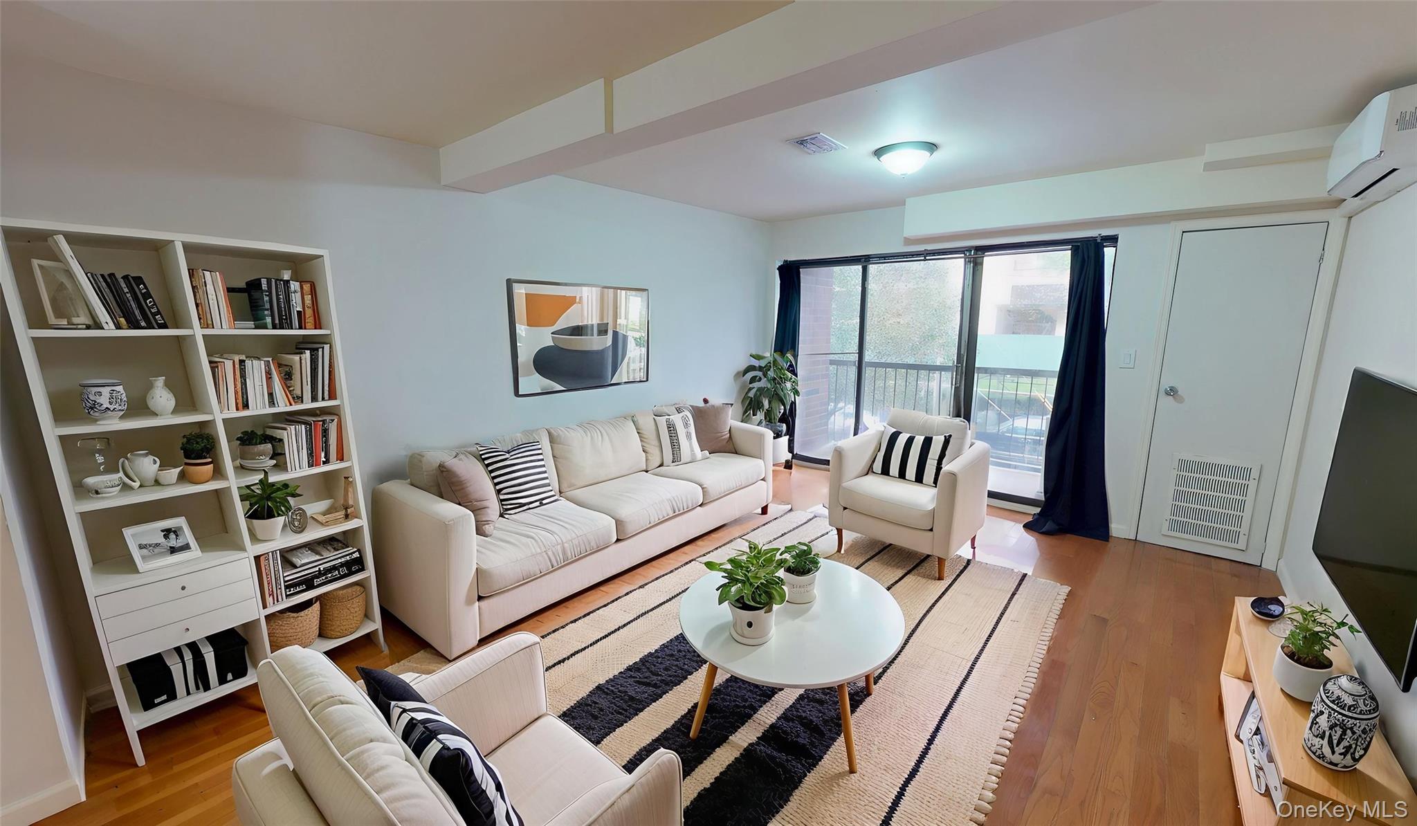 #1 photo, 110-19 72nd Road, קווינס Forest Hills , NY 11375