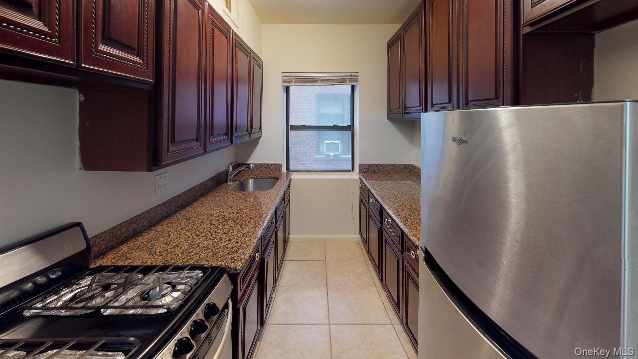 #6 photo, 110-19 72nd Road, קווינס Forest Hills , NY 11375