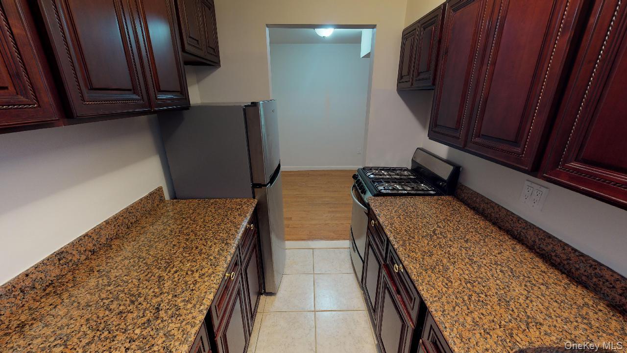 #7 photo, 110-19 72nd Road, קווינס Forest Hills , NY 11375