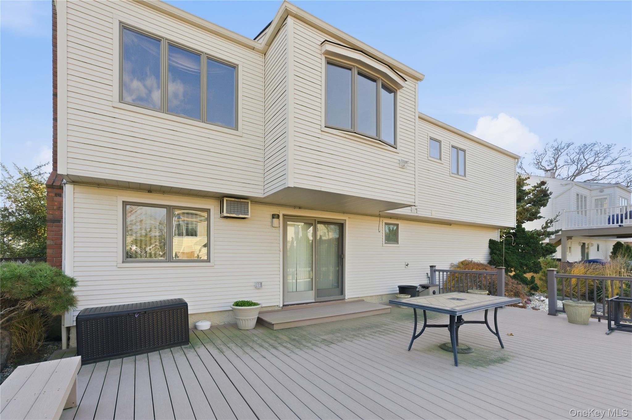 #2 photo, 613 Smith Place, Нассау ‖ Oceanside , NY 11572