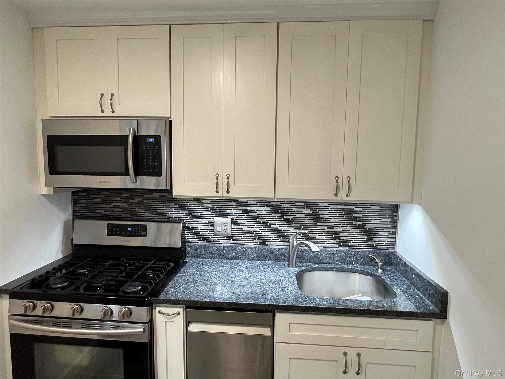 #5 photo, 54-25 Valles Avenue, ब्रोंक्स Bronx , NY 10471