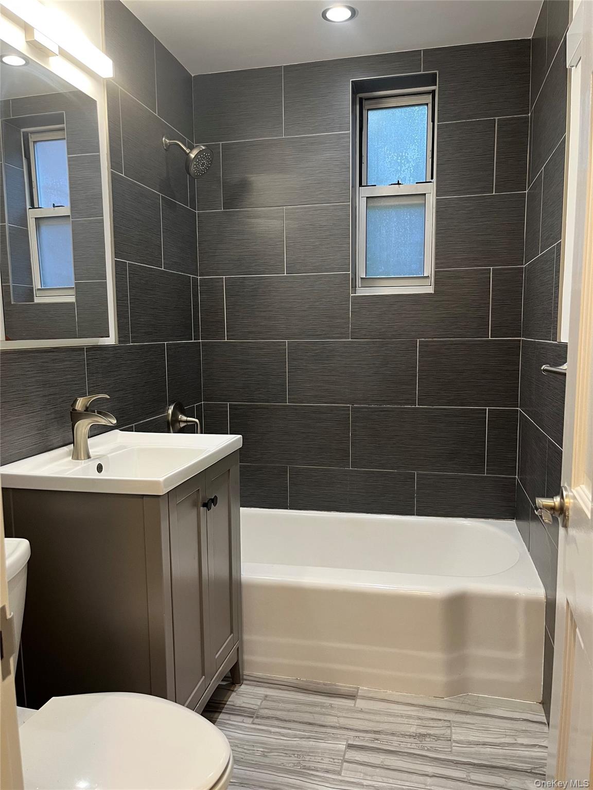 #7 photo, 54-25 Valles Avenue, ब्रोंक्स Bronx , NY 10471