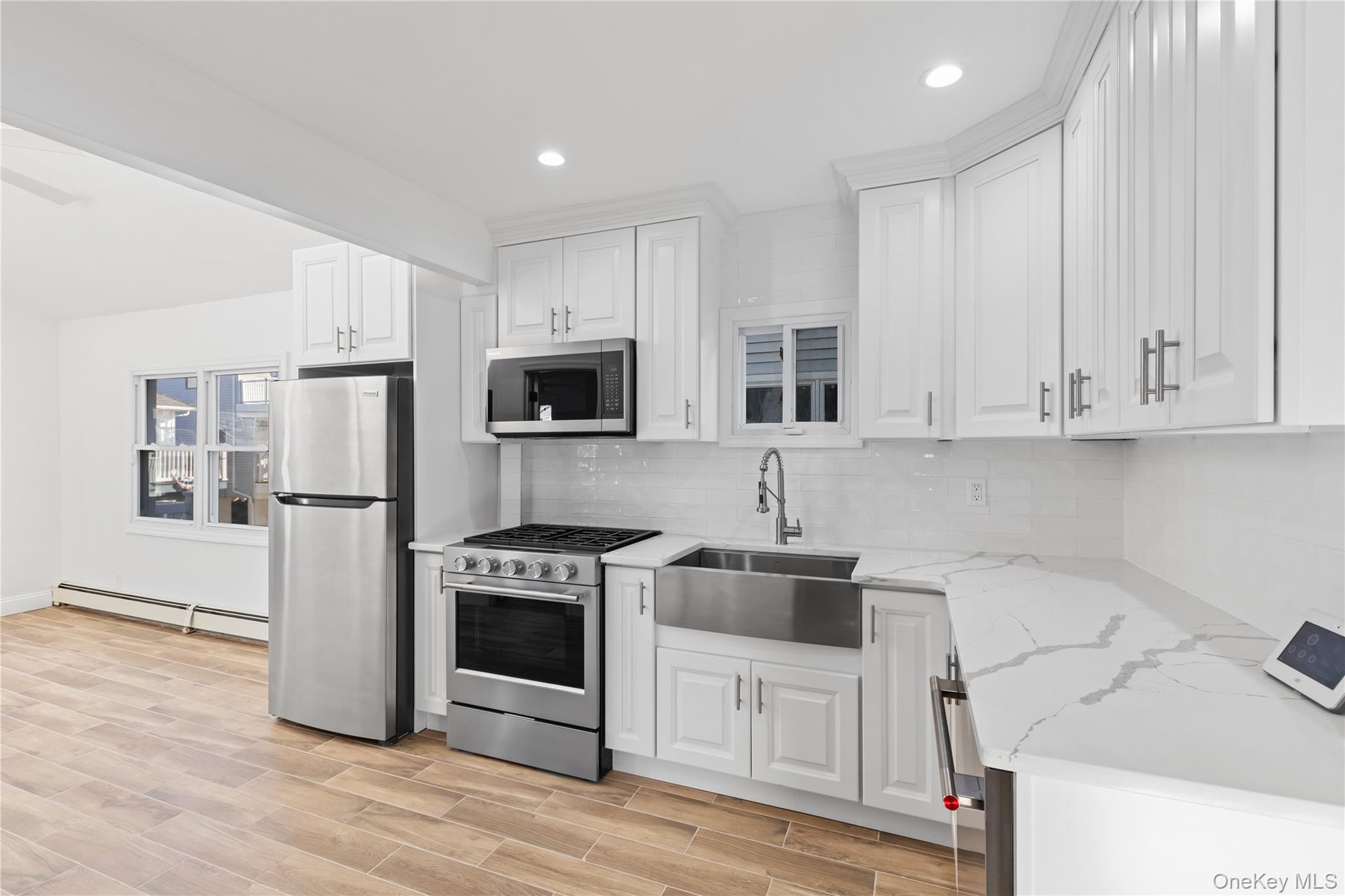 #3 photo, 75 Wisconsin Street, מחוז נסאו Long Beach , NY 11561