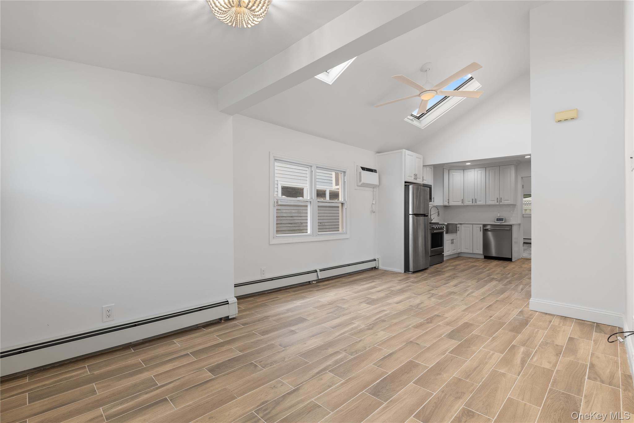 #8 photo, 75 Wisconsin Street, מחוז נסאו Long Beach , NY 11561