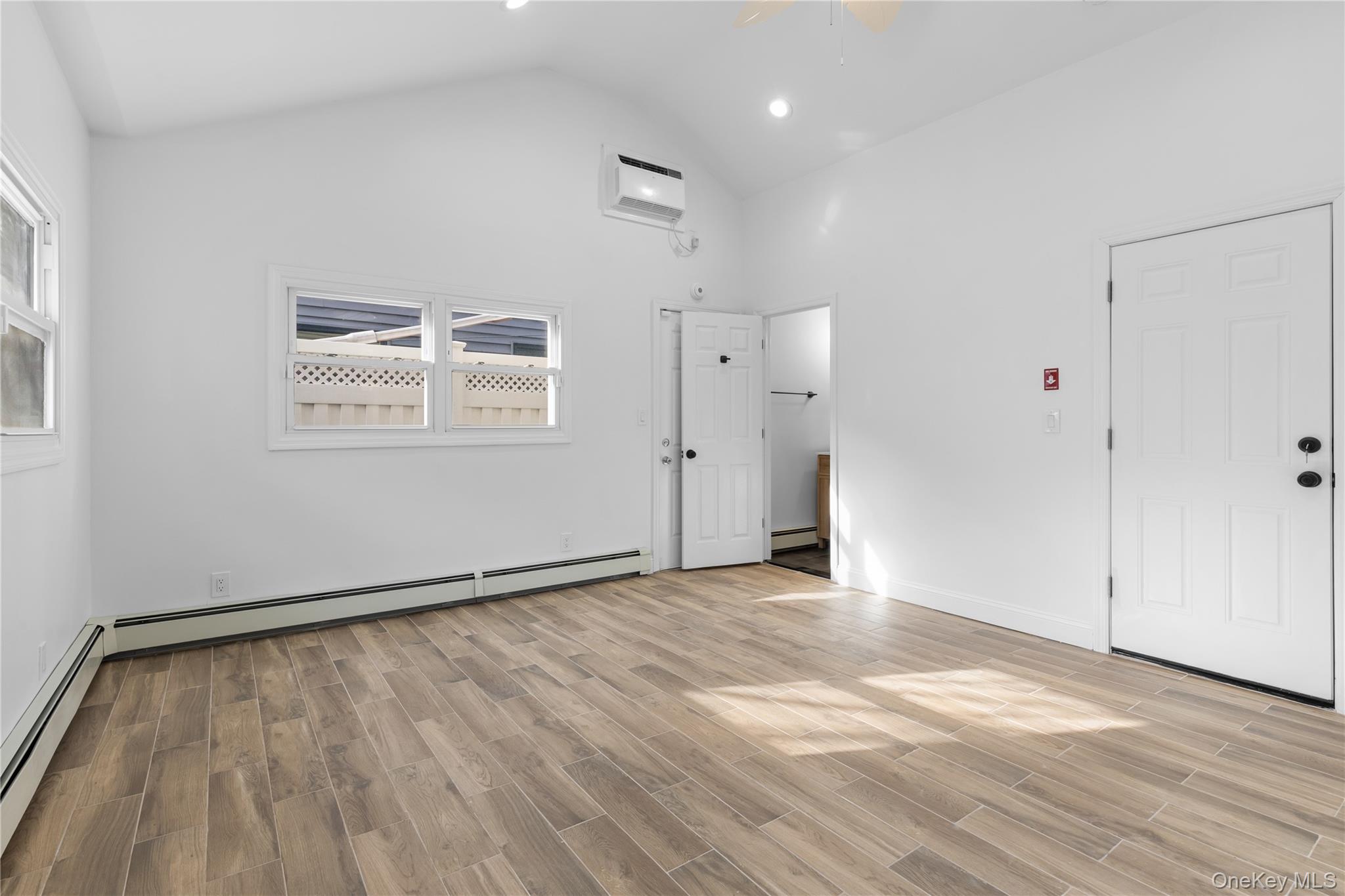 #9 photo, 75 Wisconsin Street, מחוז נסאו Long Beach , NY 11561